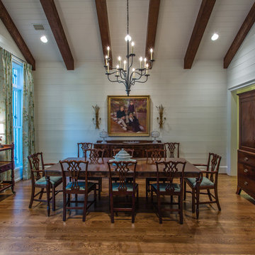 Classic Upscale Waterfront Cottage with Commanding View