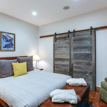 586 West Pacific