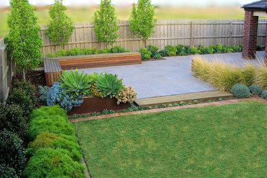 Photo of a contemporary garden in Melbourne.