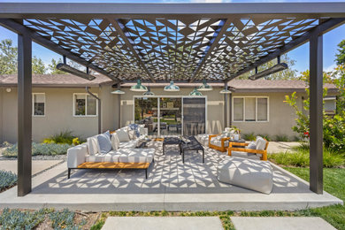 Transitional patio in Orange County.