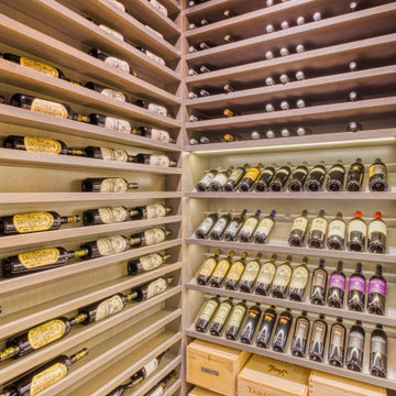 Modern Wine Cellar in Streeterville, Chicago