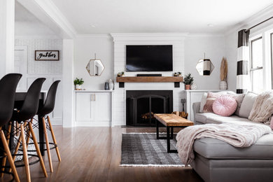 Inspiration for a transitional living room remodel in Minneapolis