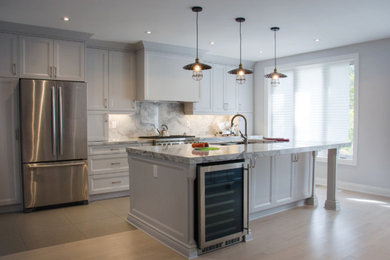 Kitchen photo in Toronto