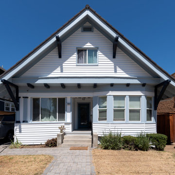 704 Howard AVe
