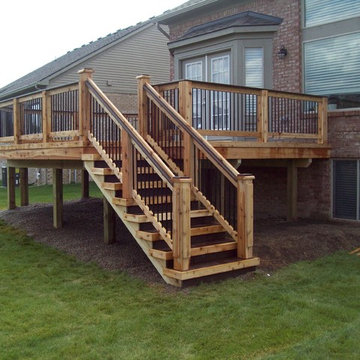 TREX TRANSCENDS VINTAGE LANTERN COLOR with cedar railing system
