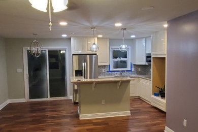 Kitchen - traditional kitchen idea in Atlanta