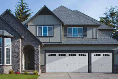 Attached three-car garage photo in Calgary