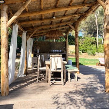 Pergola étanche en rondins de châtaigner brut