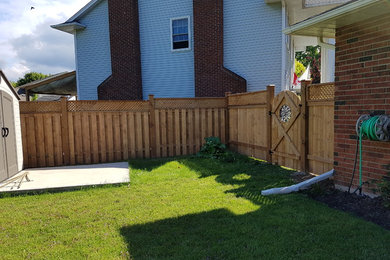 This is an example of a contemporary backyard landscaping in Toronto.