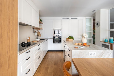 Elegancia clásica: una cocina funcional y atemporal