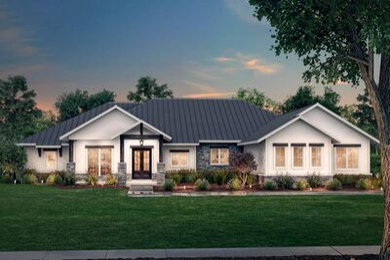 Example of a country exterior home design in Orlando