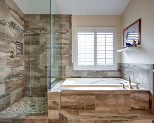 Bäder mit gefliestem Waschtisch und Kiesel-Bodenfliesen Ideen, Design