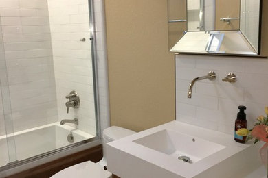 Design ideas for a transitional bathroom in Sacramento.