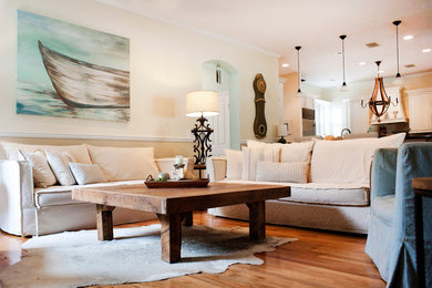 Inspiration for a transitional living room in Tampa.