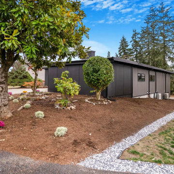Corner Lot Landscaping with Bark Beds and Metal Siding – Beacon Hill Seattle