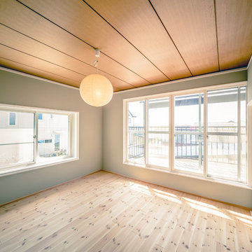若い夫婦がペットと過ごすO House 中古住宅リノベーション