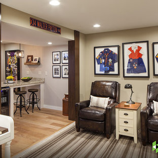 Modelo de sótano clásico con paredes beige y suelo multicolor