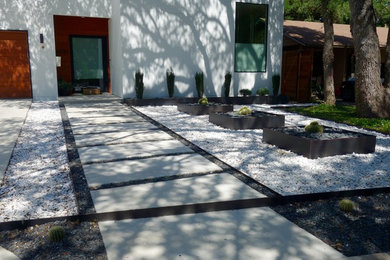 Marble gravel with pavers and steel