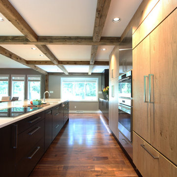 Flat Panel Doors in Light Stain on Perimeter and Dark Stain Island