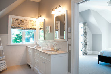 Design ideas for a traditional bathroom in Vancouver.