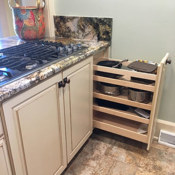 Lincoln Ave. Kitchen