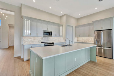 Kitchen - kitchen idea in Miami