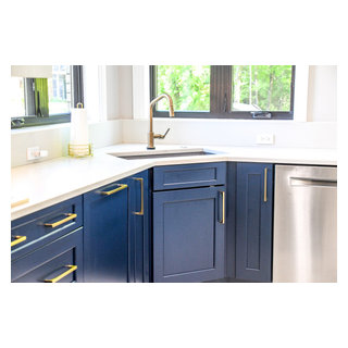 Livonia Kitchen - Contemporary - Kitchen - Detroit - by Exclusively ...