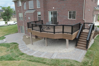 Elegant backyard deck photo in Detroit