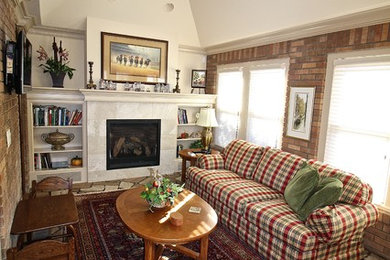 Example of an arts and crafts enclosed family room library design in Omaha