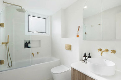 Photo of a contemporary bathroom.