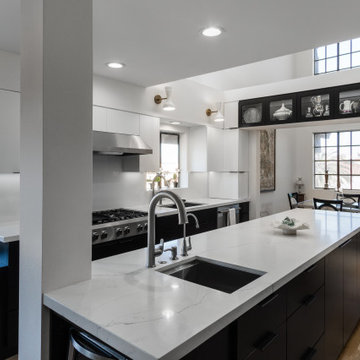 Stunning Huntington Beachfront Modern Kitchen with Sleek Finishes