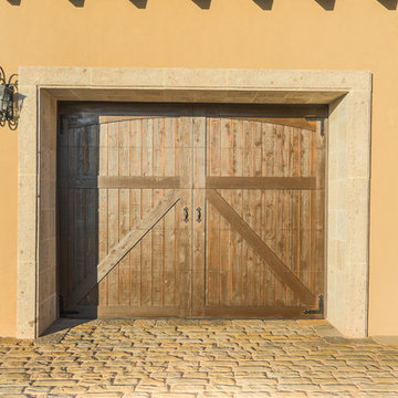 Desert Dwelling for Sports Enthusiasts | Garage Door Detail
