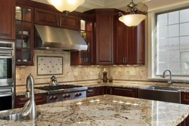 Kitchen - traditional kitchen idea in Omaha