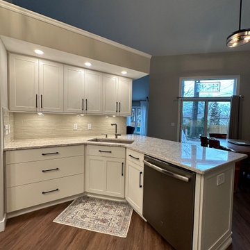 Showplace EVO Pendleton Kitchen in Soft Cream