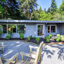 Small Outdoor patio rock idea