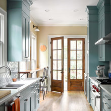 Peninsula off galley kitchen