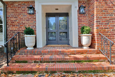 Home design - traditional home design idea in Richmond