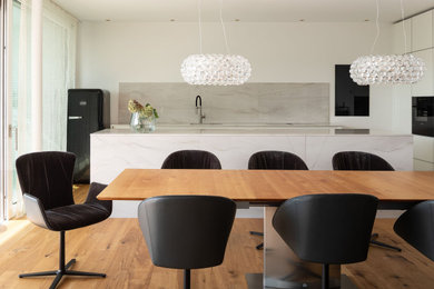 Modernes Esszimmer in Sonstige