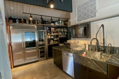 Example of a 1960s kitchen design in Los Angeles