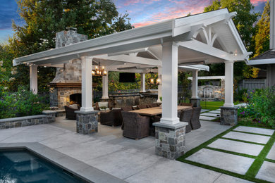 Example of a transitional patio design in San Francisco