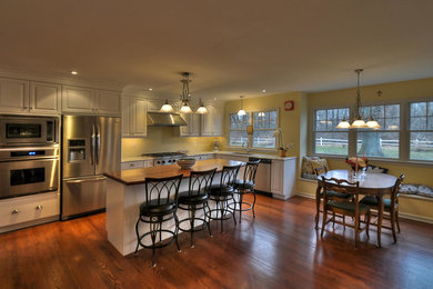 Elegant home design photo in Other
