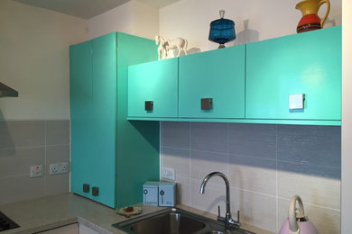 Kitchen Colours - Transformation from Dark Brown to Mint Green