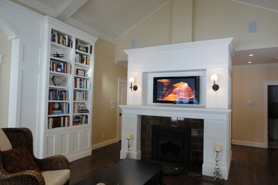 Example of a classic home design design in Vancouver