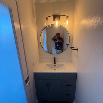 Powder Room / Bathroom North Hollywood