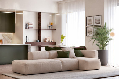 Foto di un grande soggiorno minimalista aperto con libreria, pareti bianche, parquet chiaro, TV a parete e soffitto ribassato