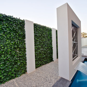 Elegant Artificial Ivy Poolside Wall - Lush Greenery for a Chic Outdoor Retreat