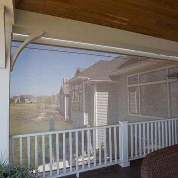 Retractable shade screen