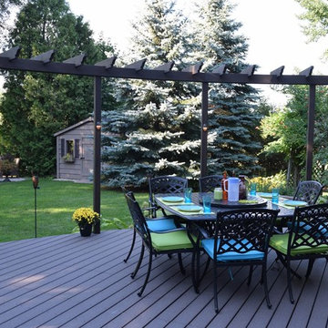 A curved Geo deck with cedar pergola.