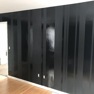 Black walls with high gloss stripes!