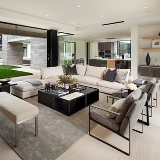 Foto på ett mellanstort funkis separat vardagsrum, med ett finrum, vita väggar, travertin golv och beiget golv